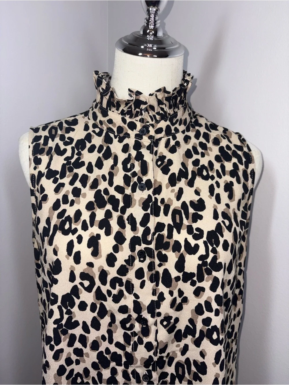 Halogen Sleeveless Tie Neck Leopard Print Blouse Careerwear Formal Size Small - Picture 4 of 16